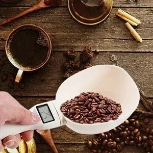 Digital Pet Food Scale with Measuring Scoop – measuring scoop detail (view 2)
