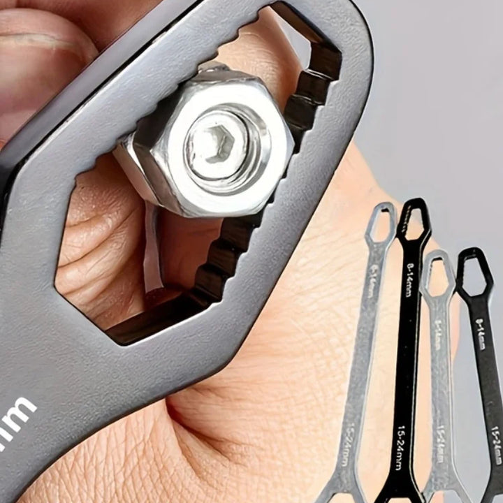 Self-tightening double-ended adjustable ratchet wrench