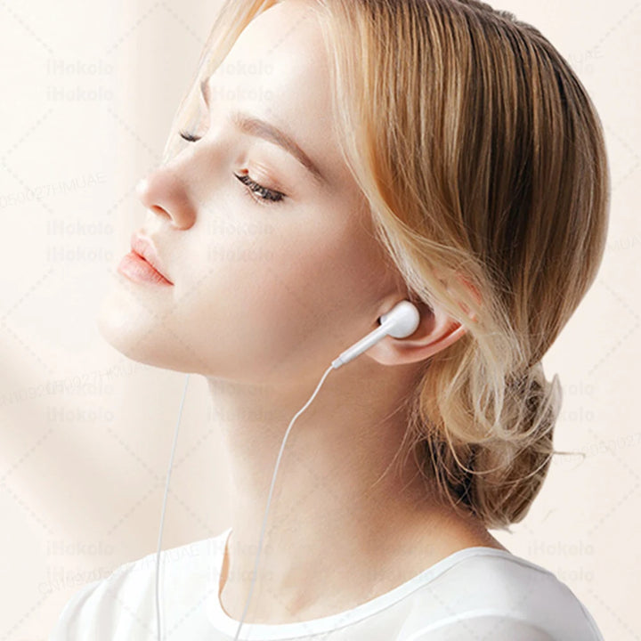 USB-C wired earbuds with microphone